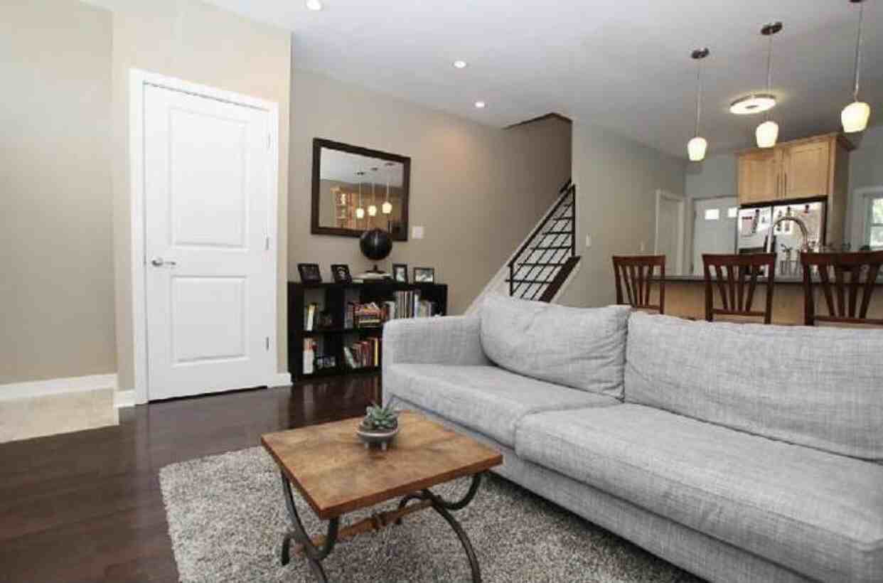 1039 S Chadwick St - Photo 2 of 19