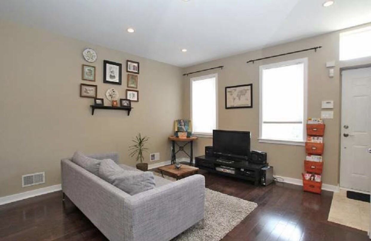 1039 S Chadwick St - Photo 3 of 19