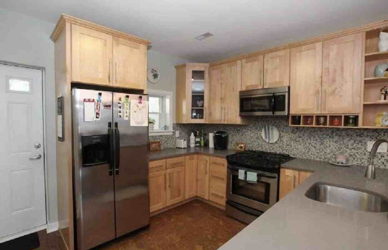 1039 S Chadwick St - Photo 5 of 19