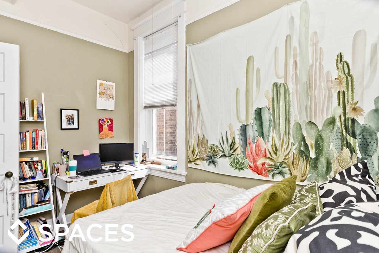 1042 West Grace - Photo 2 of 9