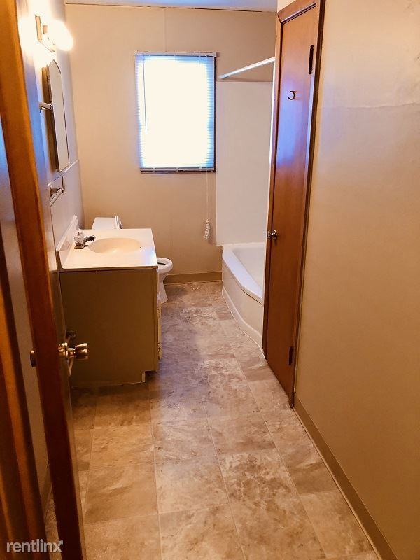 1213 Broadway N - Photo 2 of 9