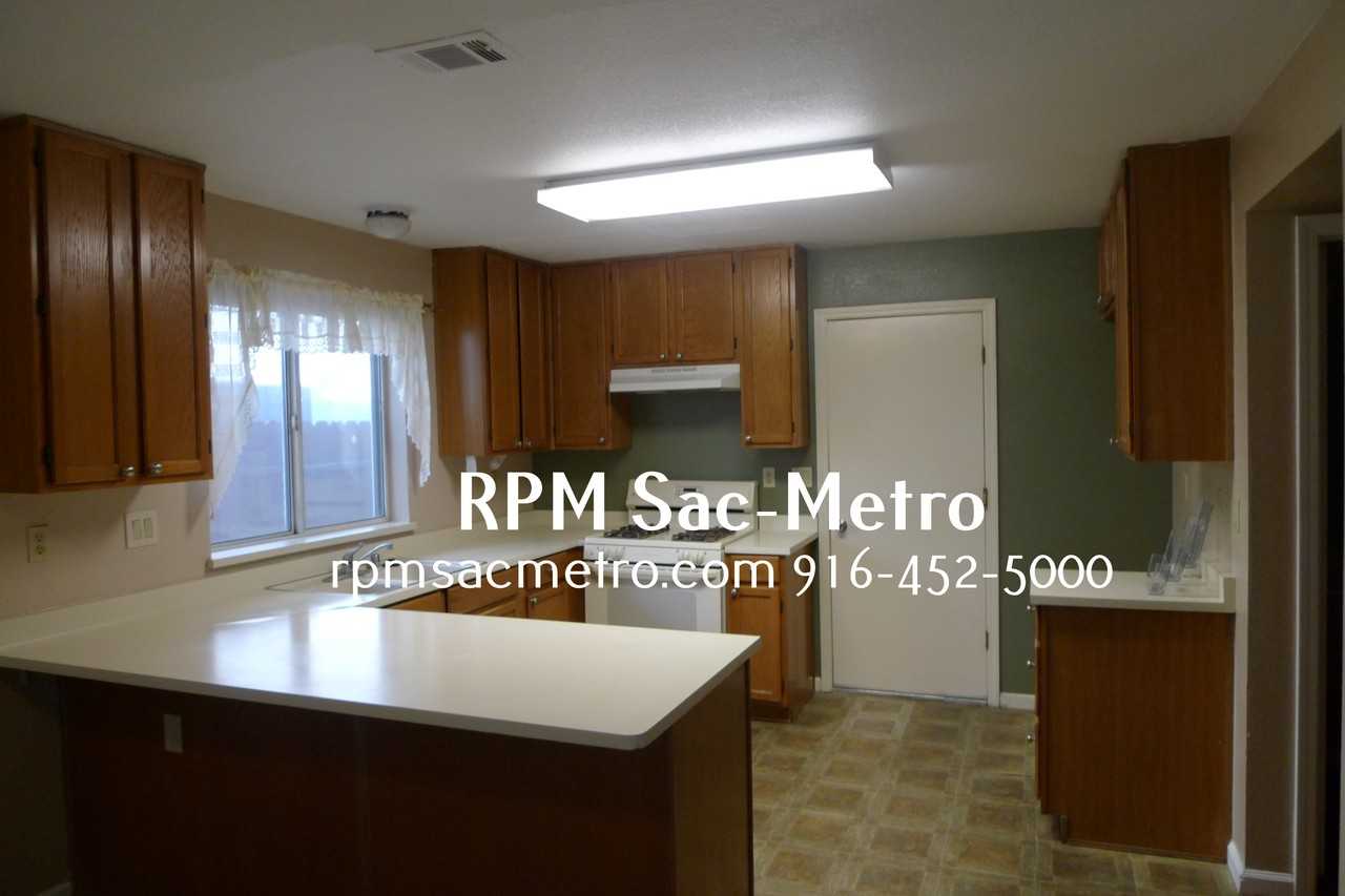 236 Delta Leaf Way - Photo 2 of 10