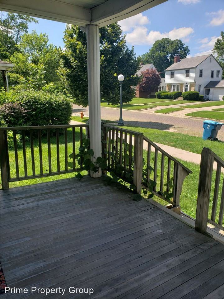 609 W White St - Photo 2 of 10