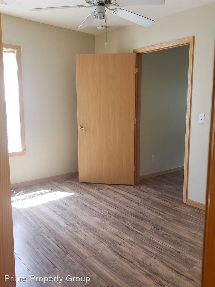 609 W White St - Photo 3 of 10