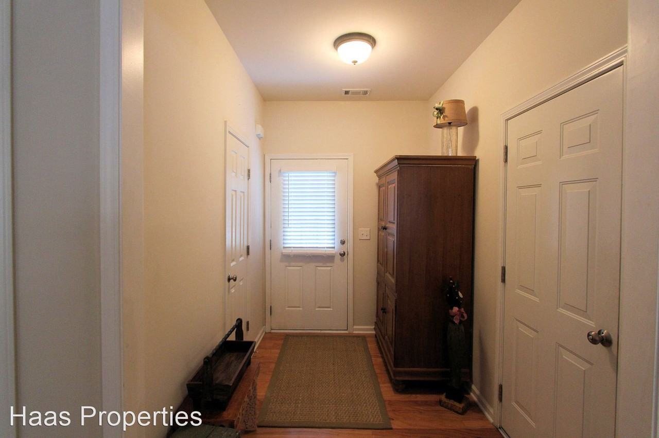 117 Finsbury Ln - Photo 2 of 11