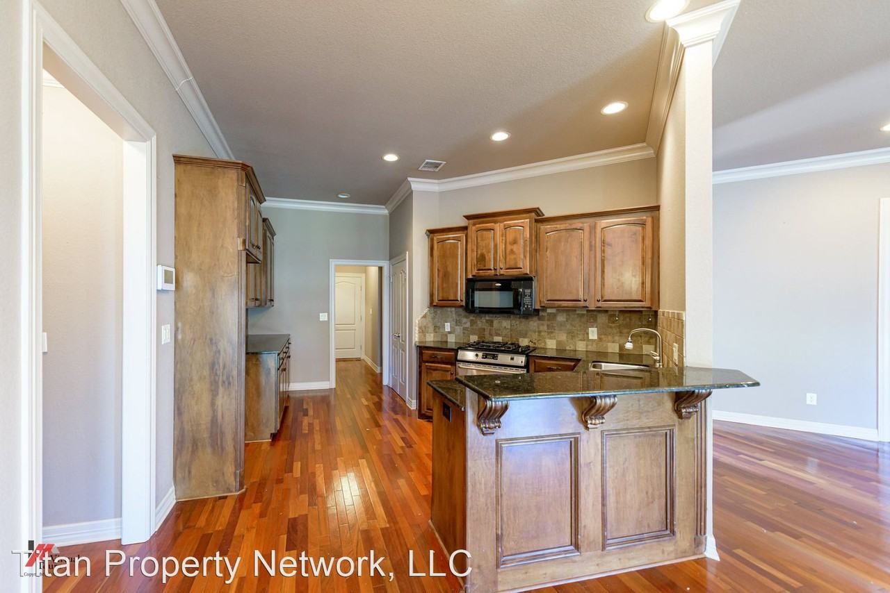 3903 Le Brooke Ln - Photo 3 of 16