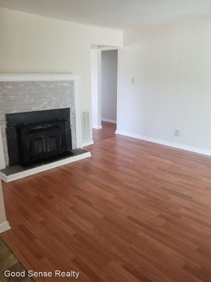 1785 Edgefield Rd - Photo 2 of 12