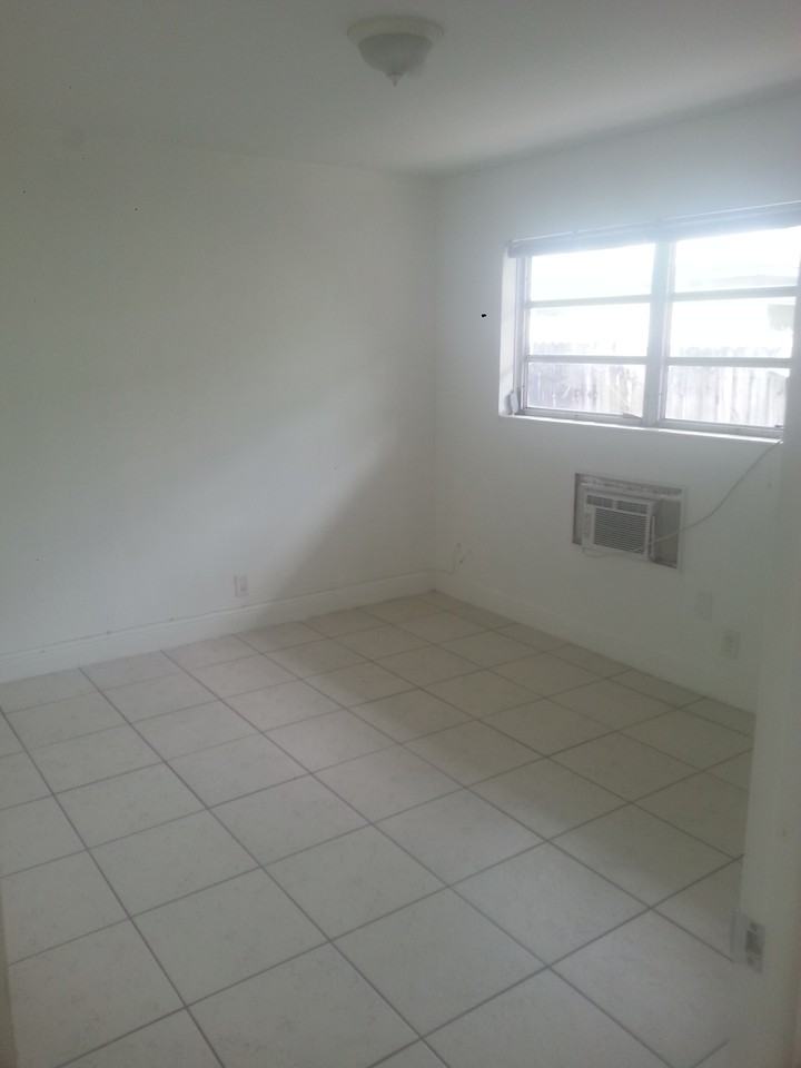 2817 Van Buren St #4 - Photo 4 of 7