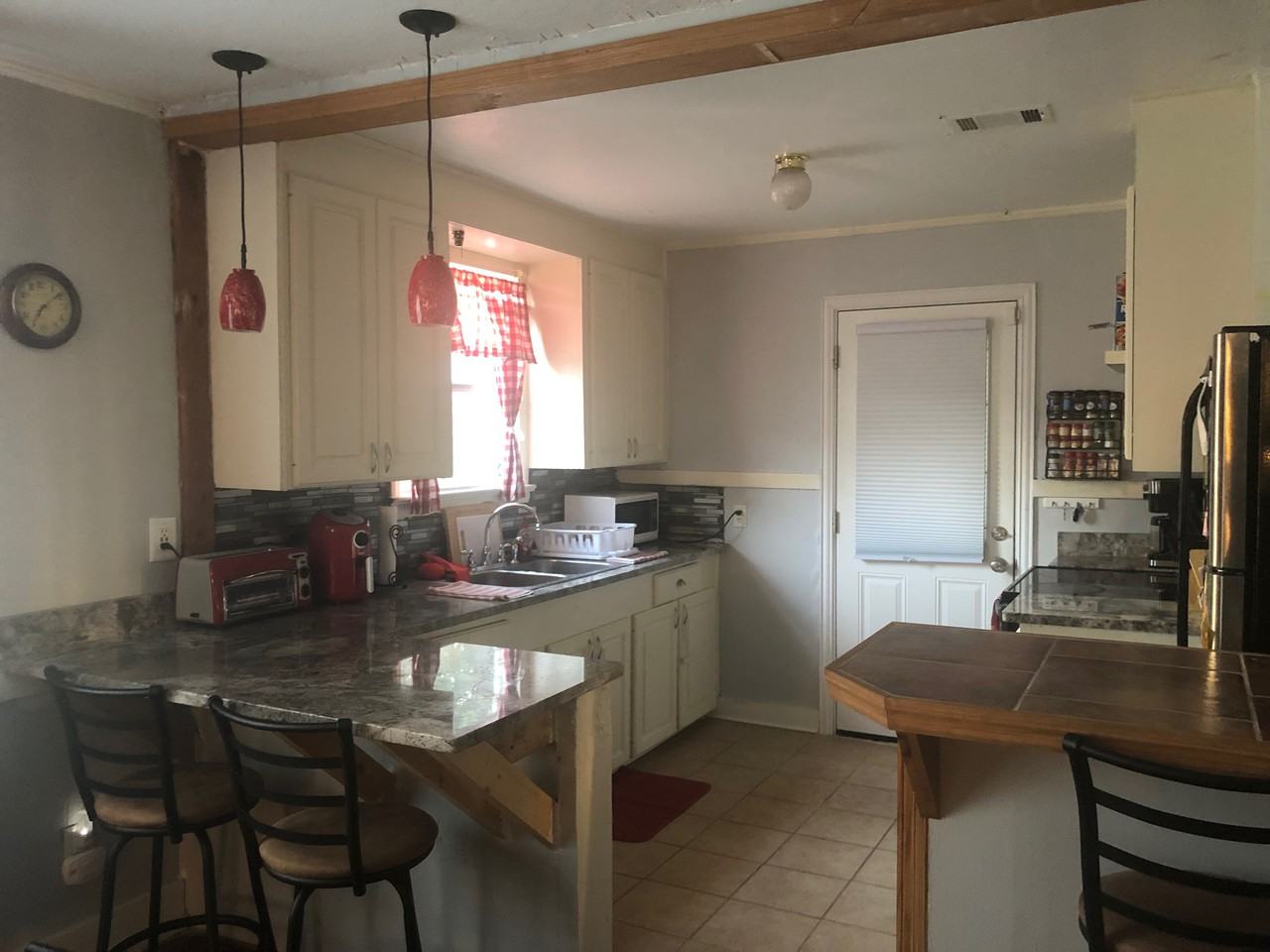 115 Green St - Photo 3 of 9