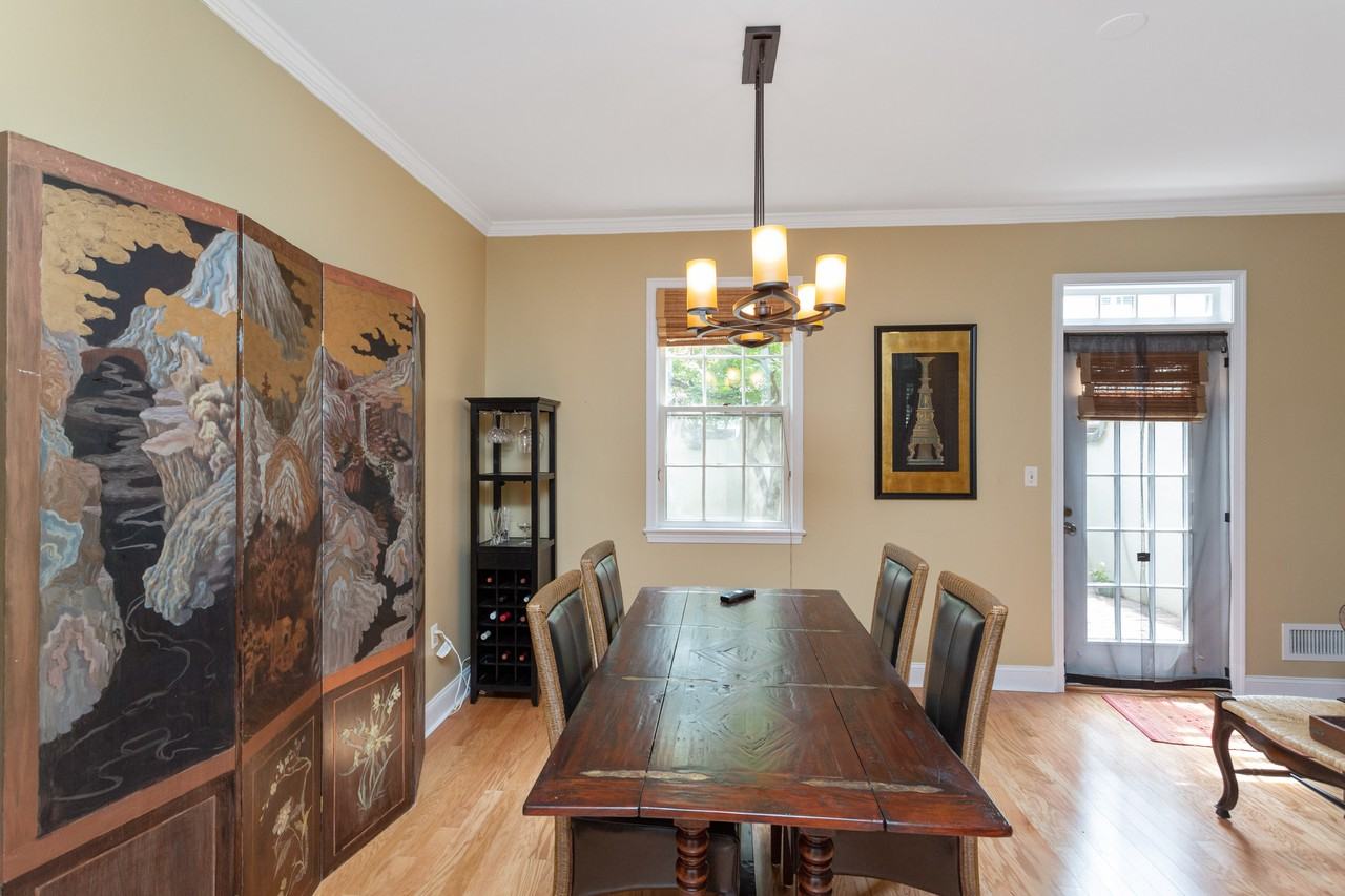 1009 N Pitt St - Photo 6 of 34