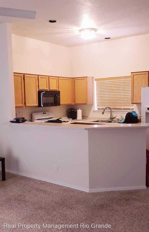 327 Serenity Ct Se - Photo 3 of 10