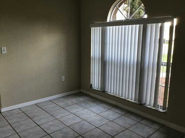 224 Grovepark Dr - Photo 3 of 15