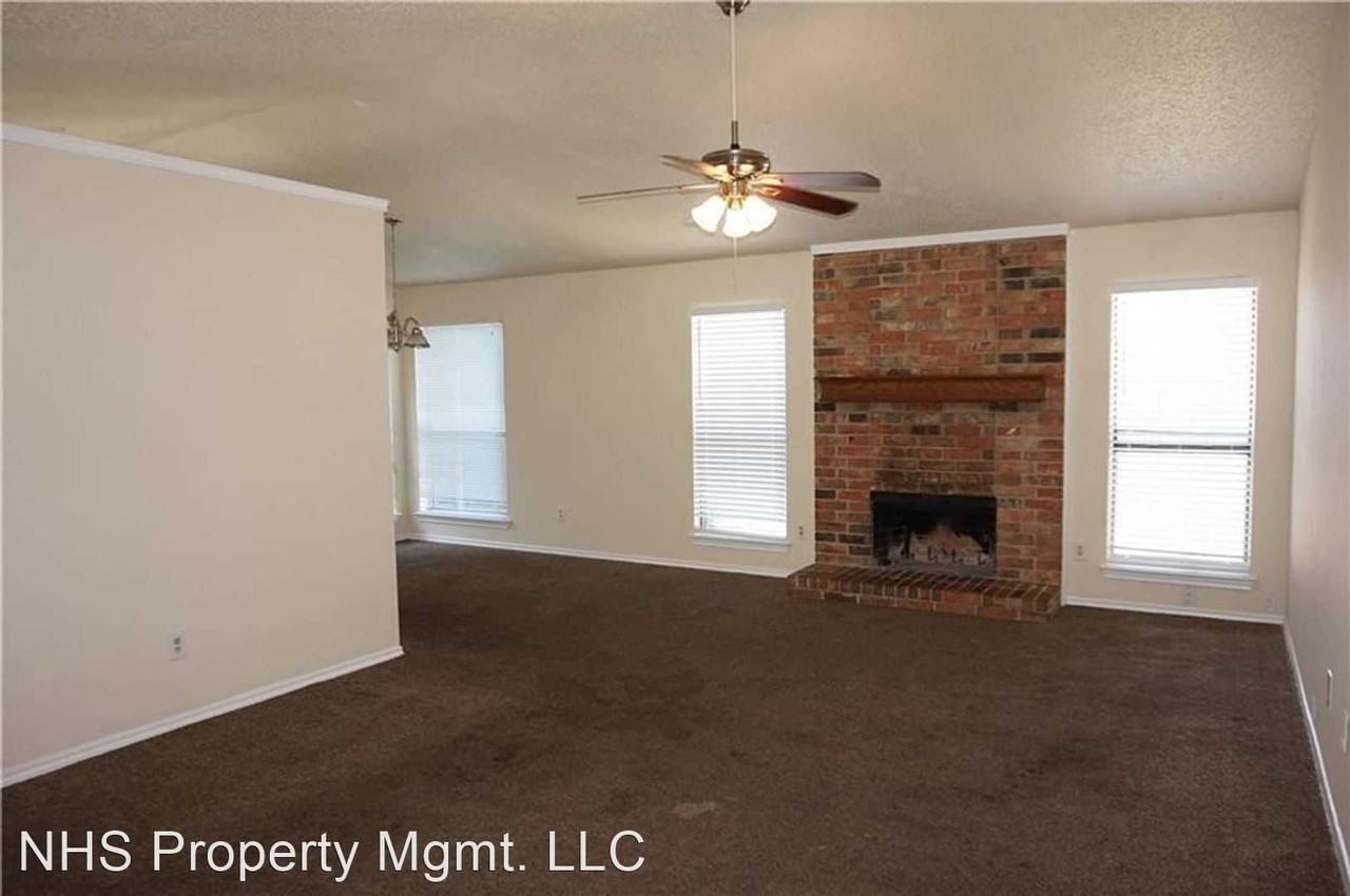 325 Chasmier Way - Photo 3 of 14