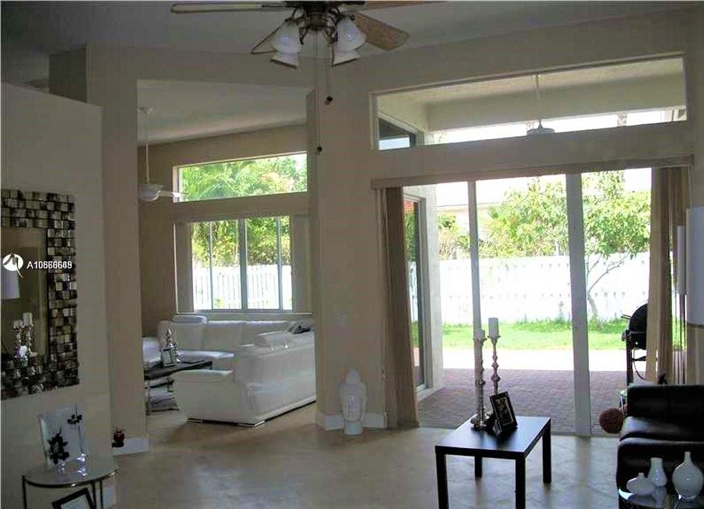 1290 Camellia Lane - Photo 2 of 10