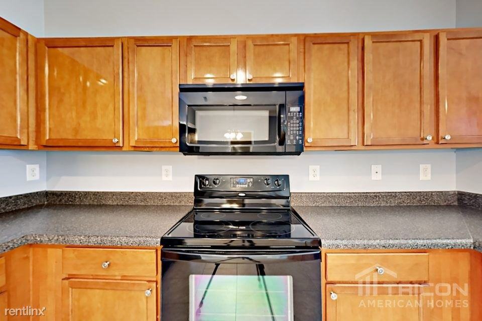 956 Willow Creek Dr - Photo 3 of 31