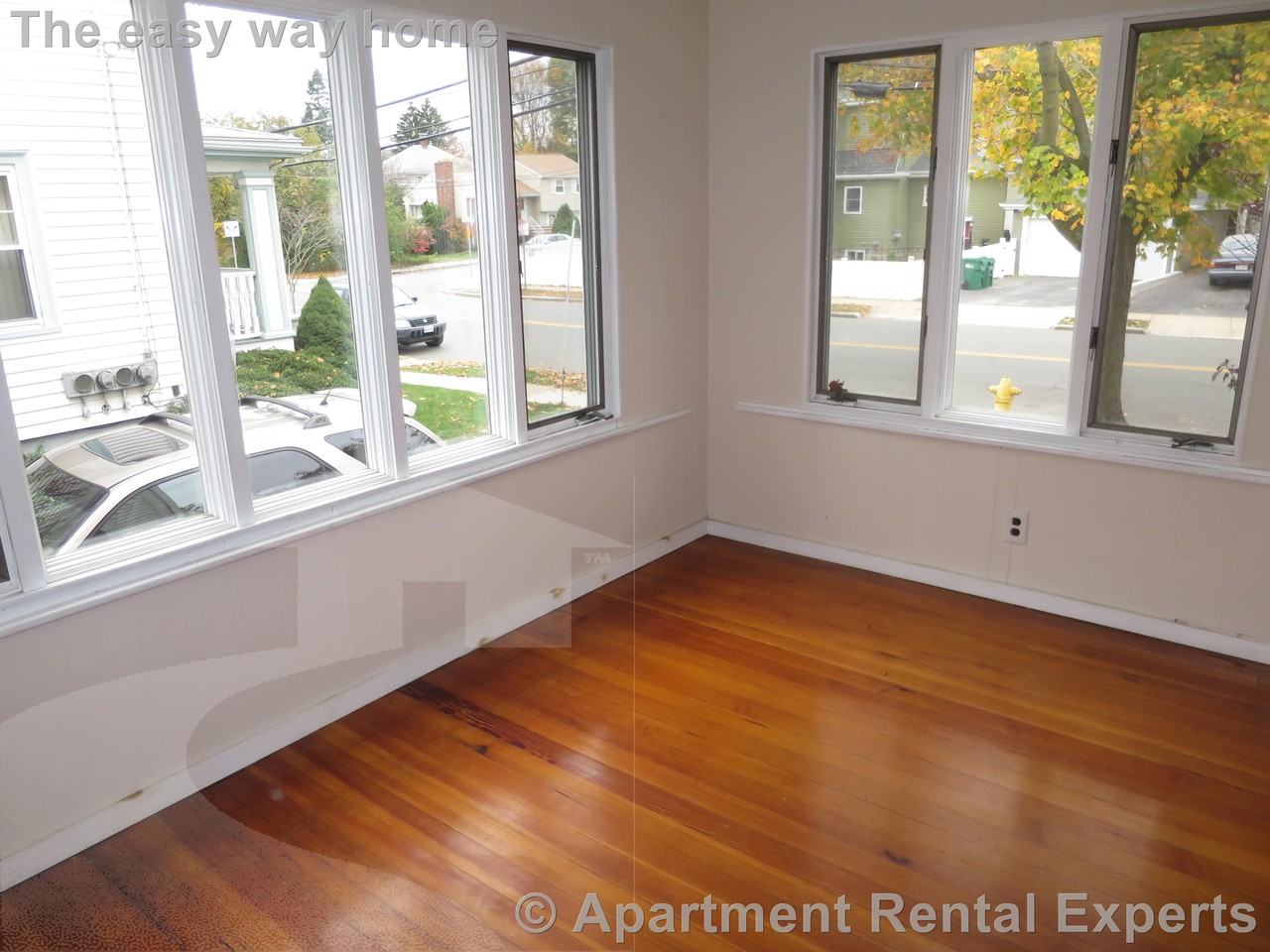 37 Lawrence Rd - Photo 2 of 12