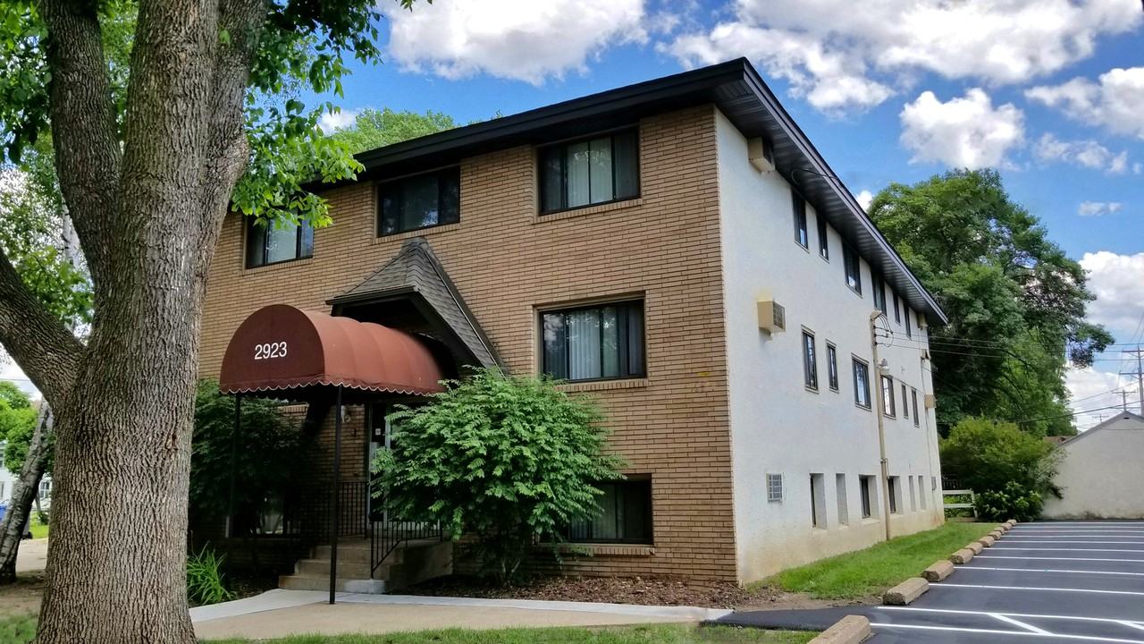 Minnehaha Apartments - Photo 4 of 30
