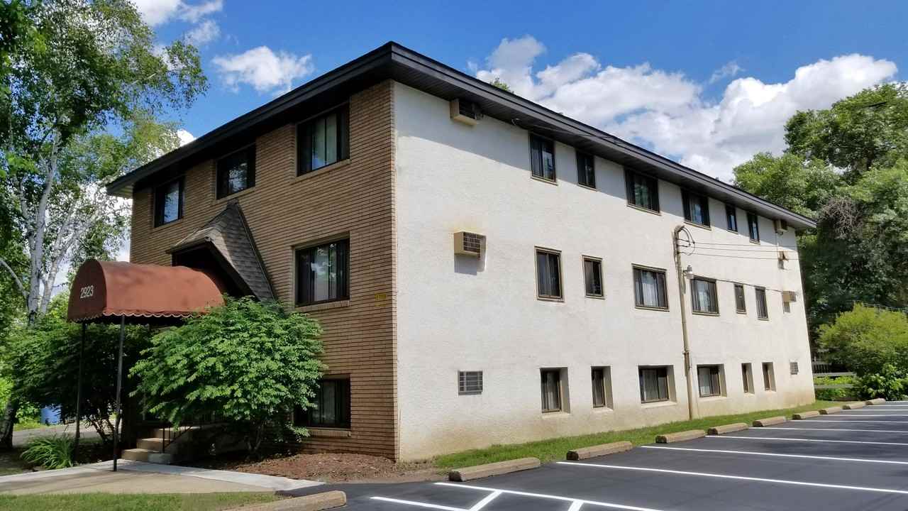 Minnehaha Apartments - Photo 5 of 30