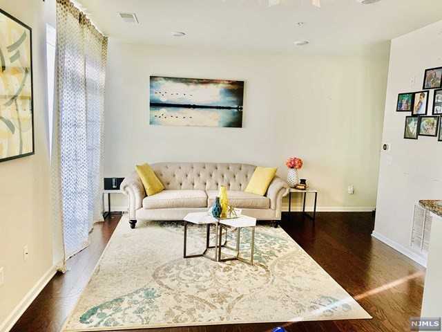 67 Wesmont Dr - Photo 2 of 14