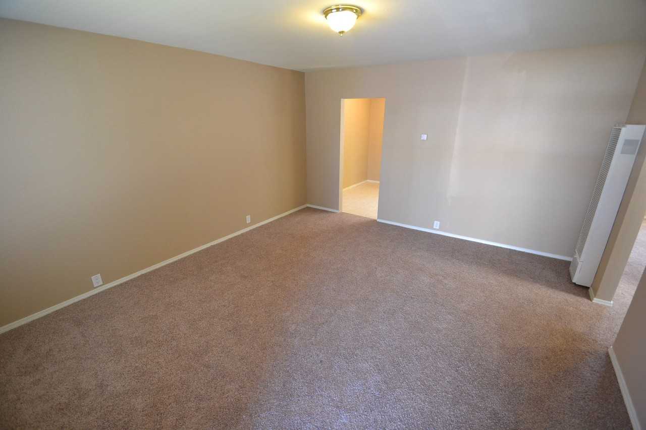 200 E Willard St - Photo 3 of 12