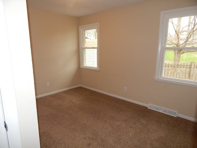 138 Linden Ave - Photo 2 of 8