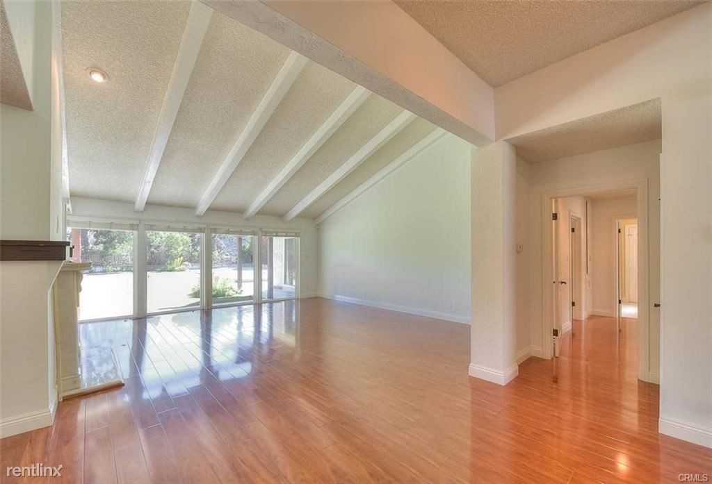 16612 Park Lane Cir - Photo 3 of 10