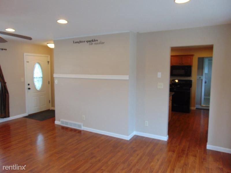 2807 S 17th St - Photo 2 of 23