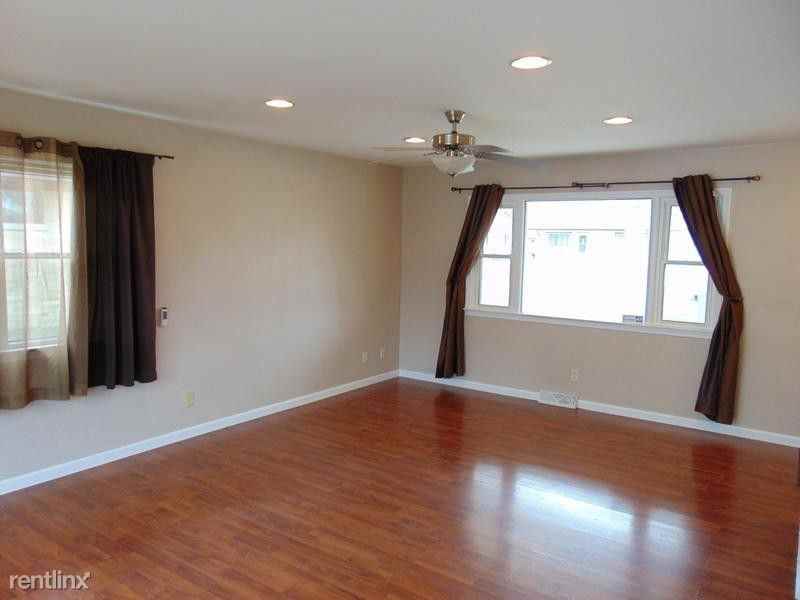 2807 S 17th St - Photo 3 of 23