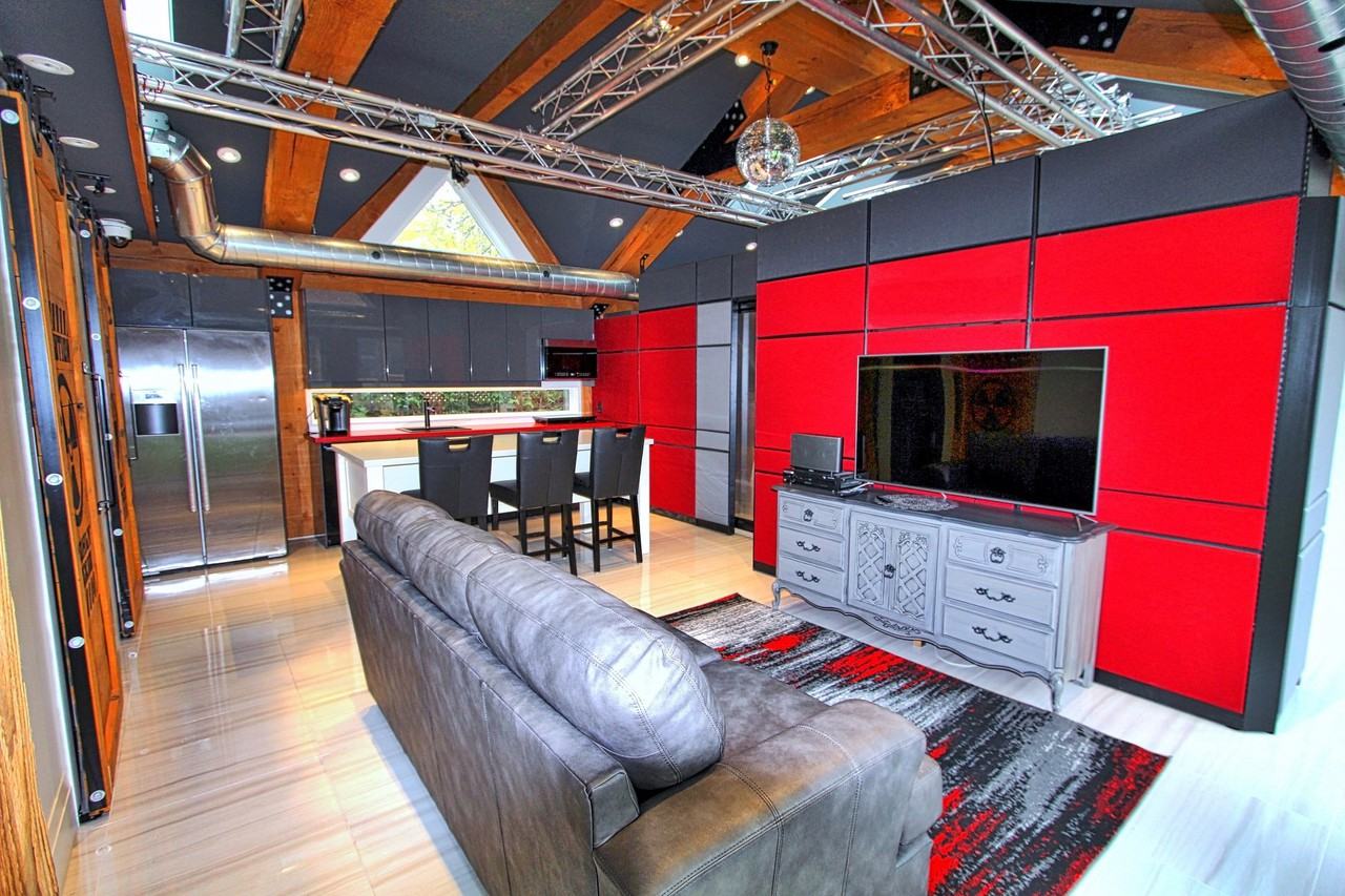 82 Laurel Ave - Photo 2 of 8