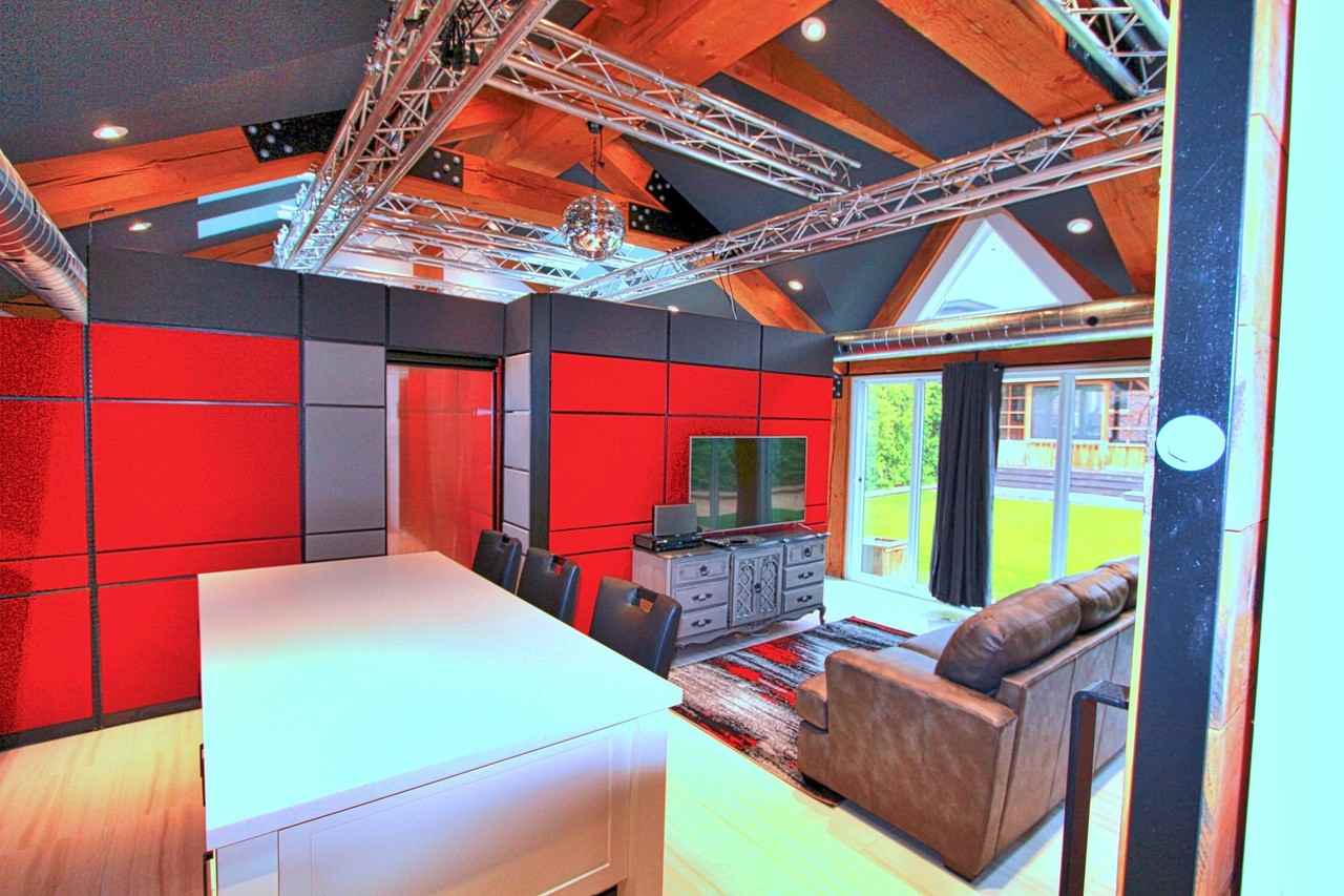 82 Laurel Ave - Photo 3 of 8