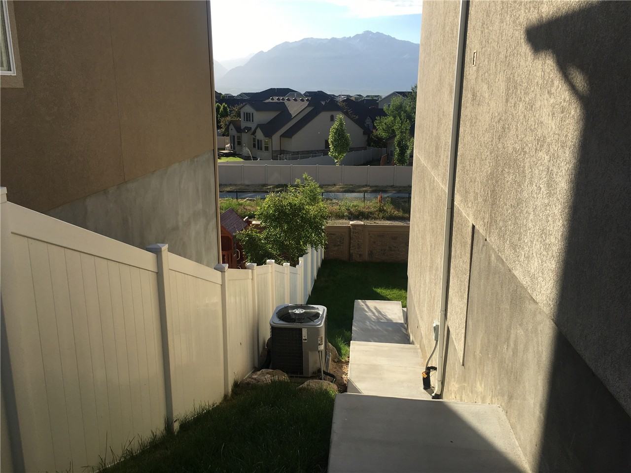 11051 Hampton Way - Photo 3 of 10