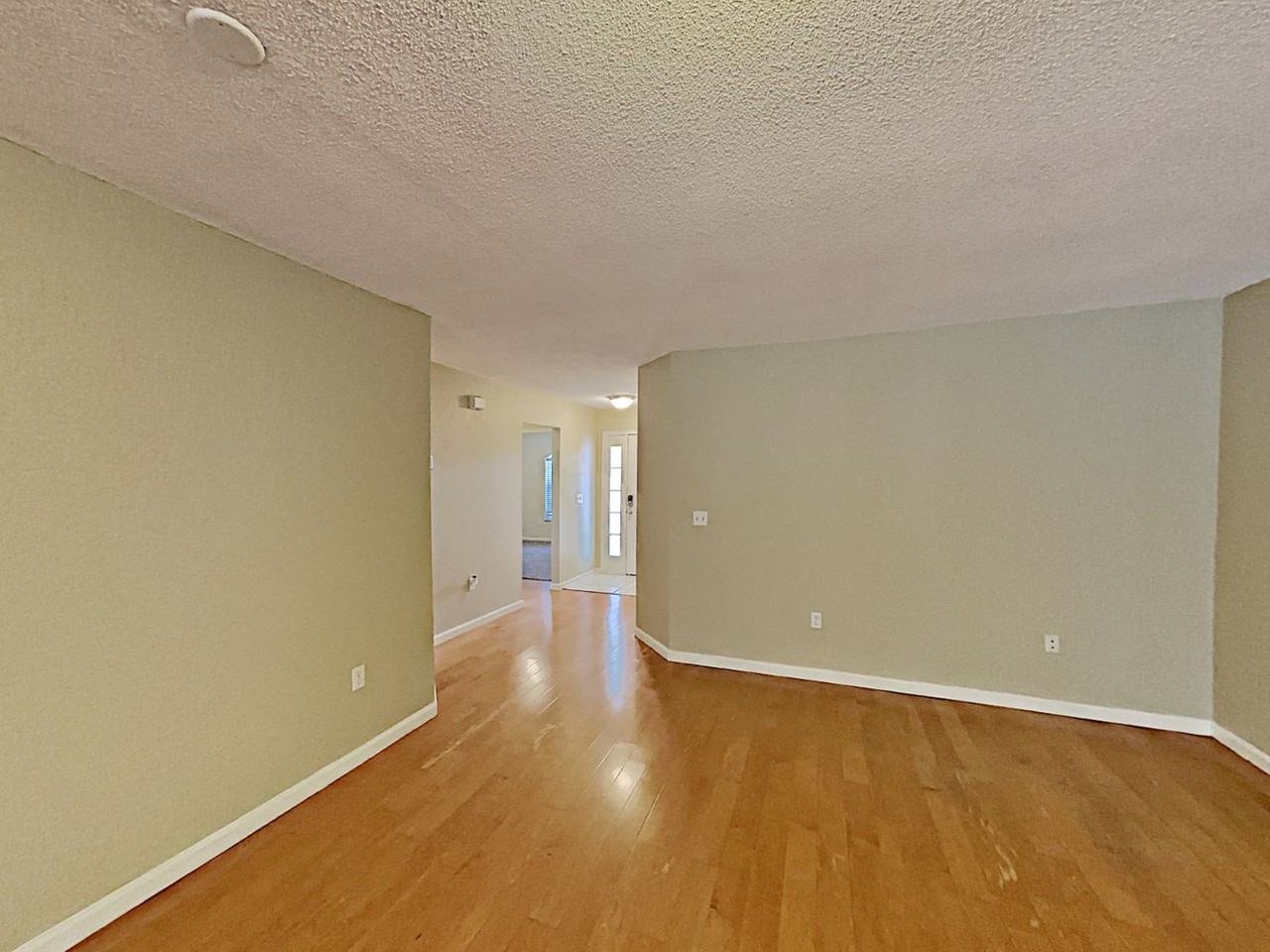 718 Rockingham Rd - Photo 3 of 17