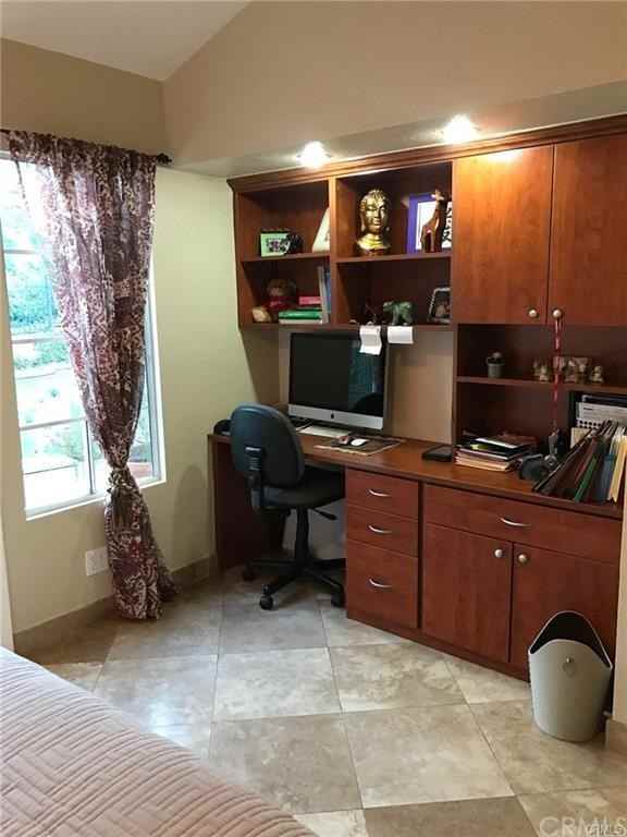 24091 Fairway Ln - Photo 2 of 11