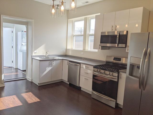 1418 W 18th St #2 - Photo 3 of 12