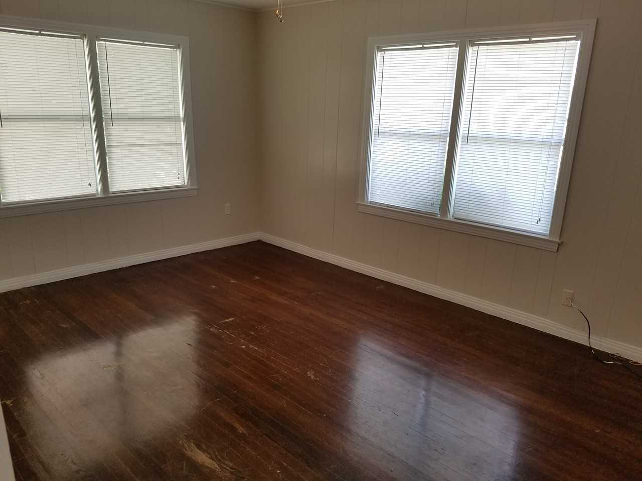 1405 Sycamore Street - Photo 7 of 9