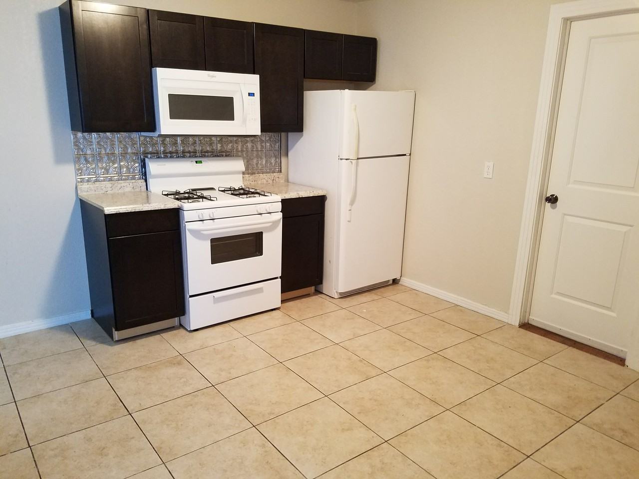 1405 Sycamore Street - Photo 4 of 9