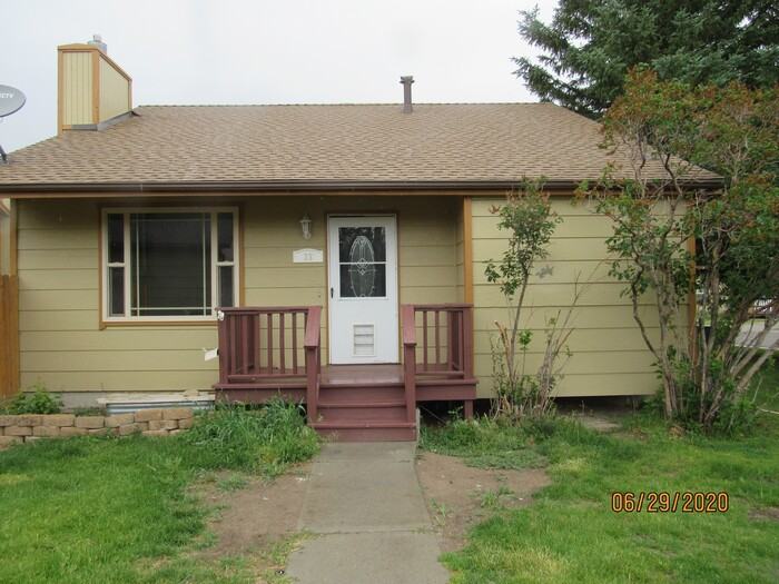 700 Shoshone Ave 32, Green River, WY 82935 4 Bedroom Apartment for