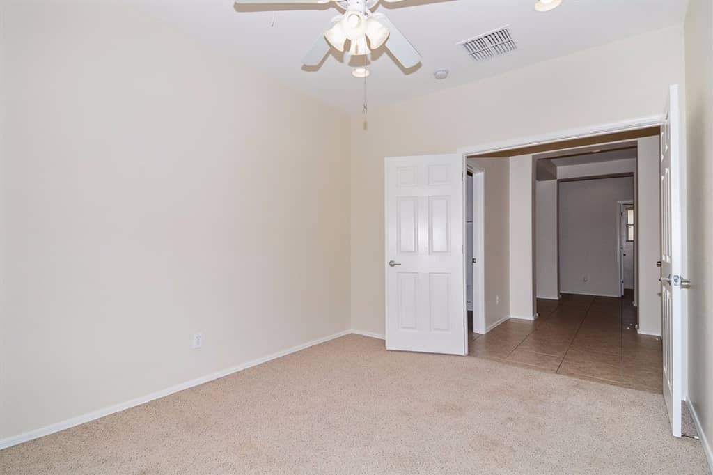 5327 W Beverly Rd - Photo 3 of 22