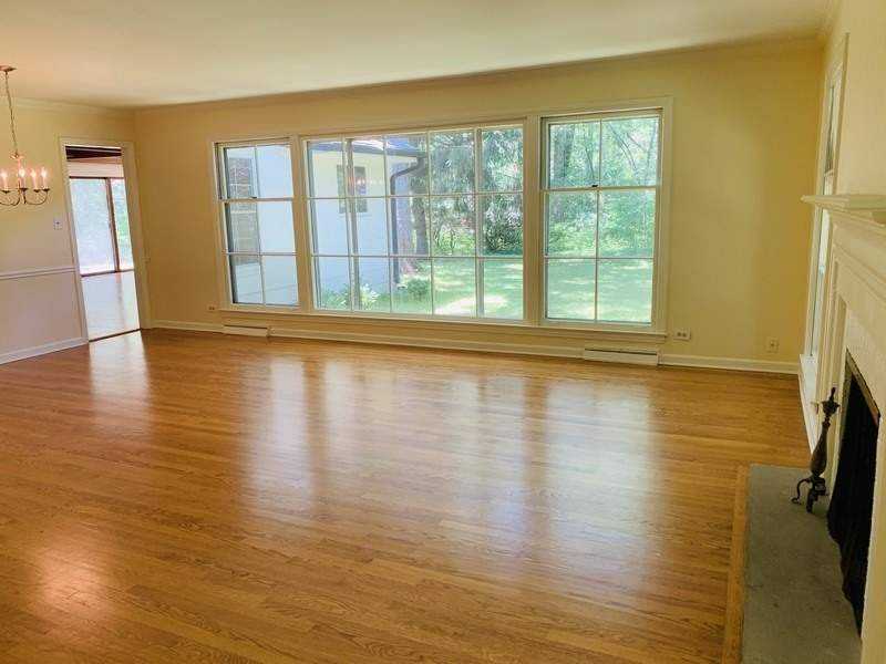 640 Grandview Ln - Photo 3 of 25