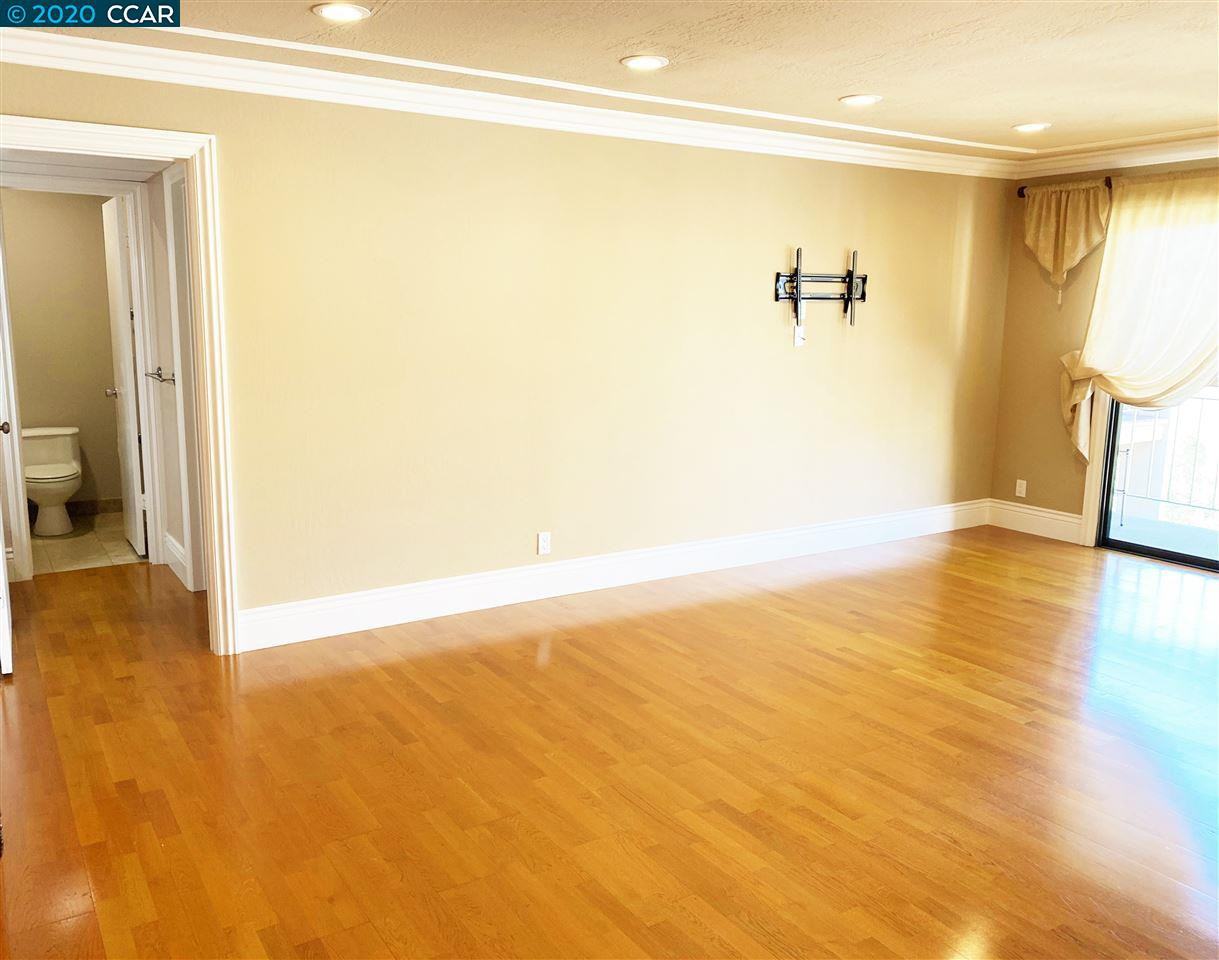 310 N Civic Dr #504 - Photo 4 of 40