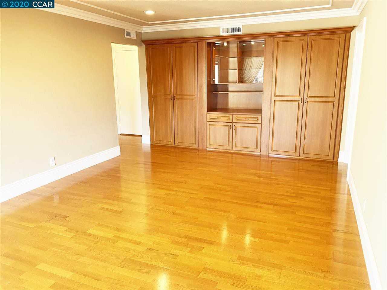 310 N Civic Dr #504 - Photo 5 of 40