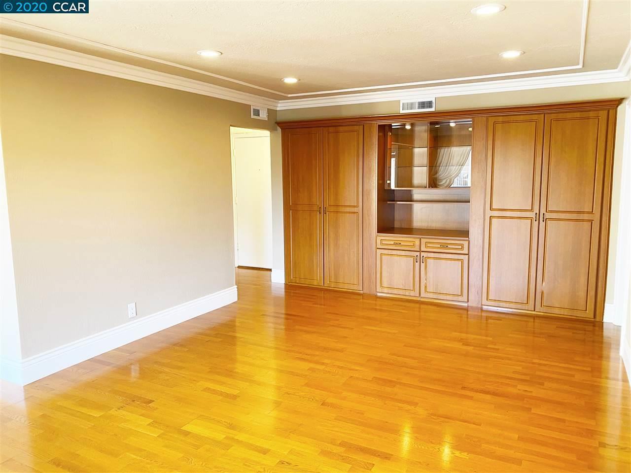 310 N Civic Dr #504 - Photo 6 of 40