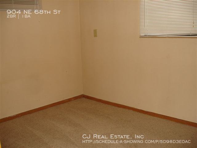 904 Ne 68th St - Photo 3 of 4