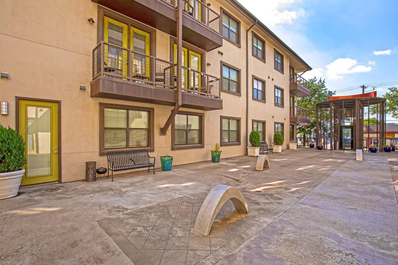 Vue Live Oak - Photo 3 of 42