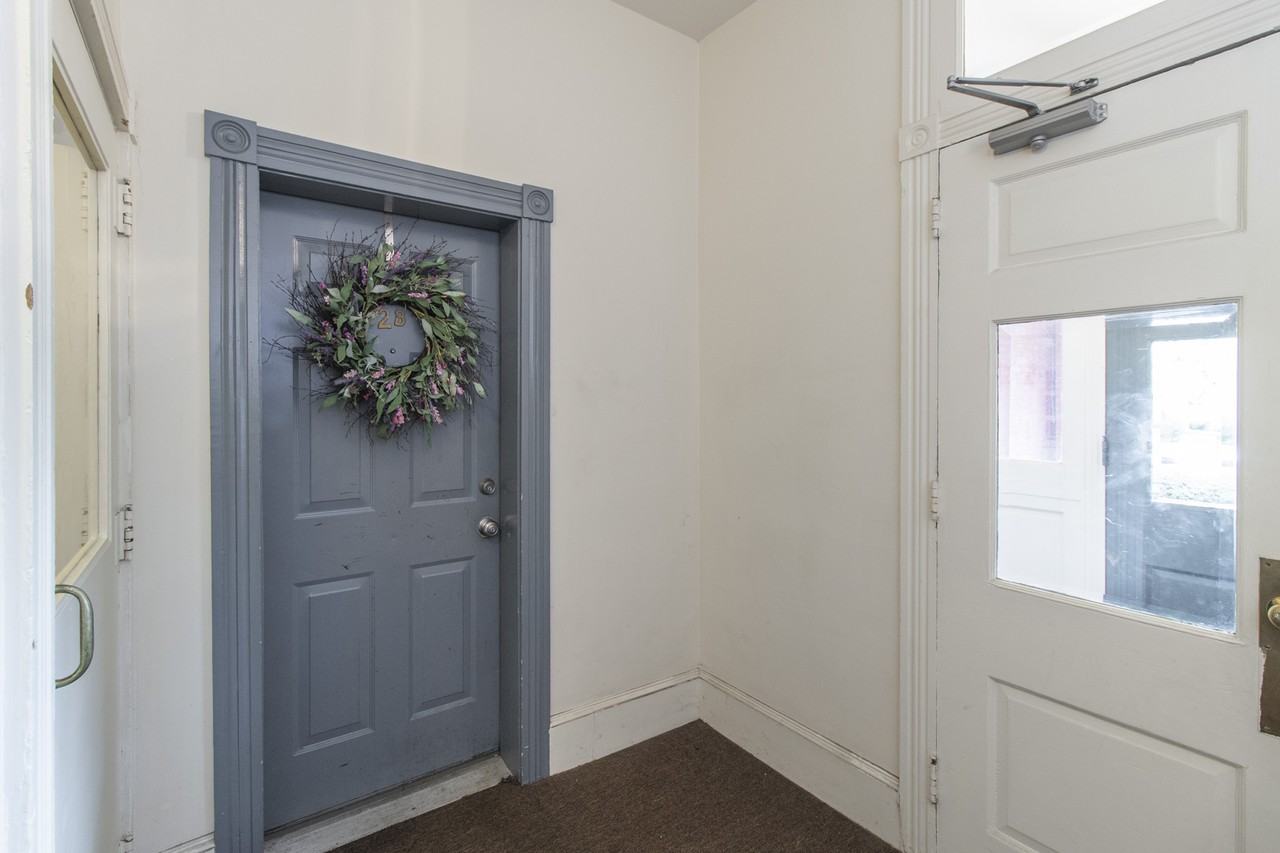 1310 Delaware Ave Apt 2b - Photo 3 of 18