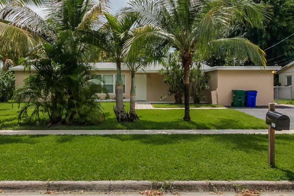 2221 Nw 62nd Ter - Photo 3 of 27