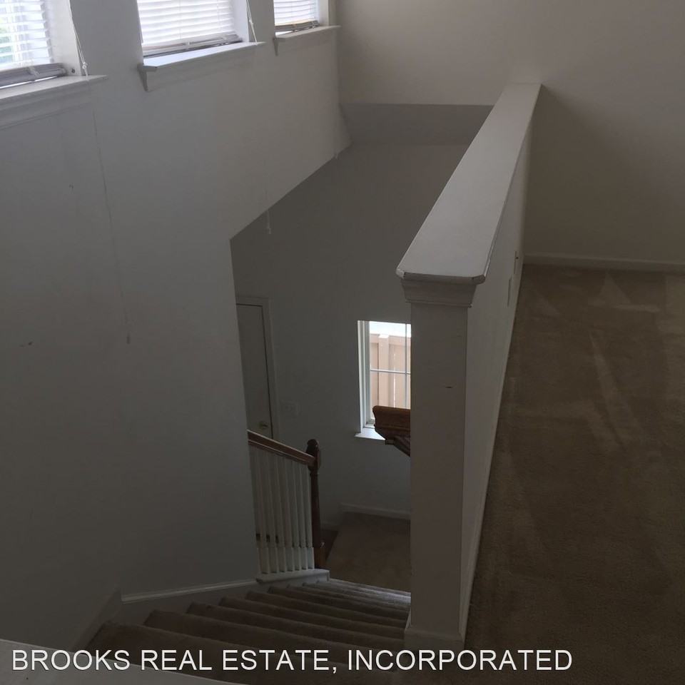 1004 Settlement Drive - Photo 2 of 11