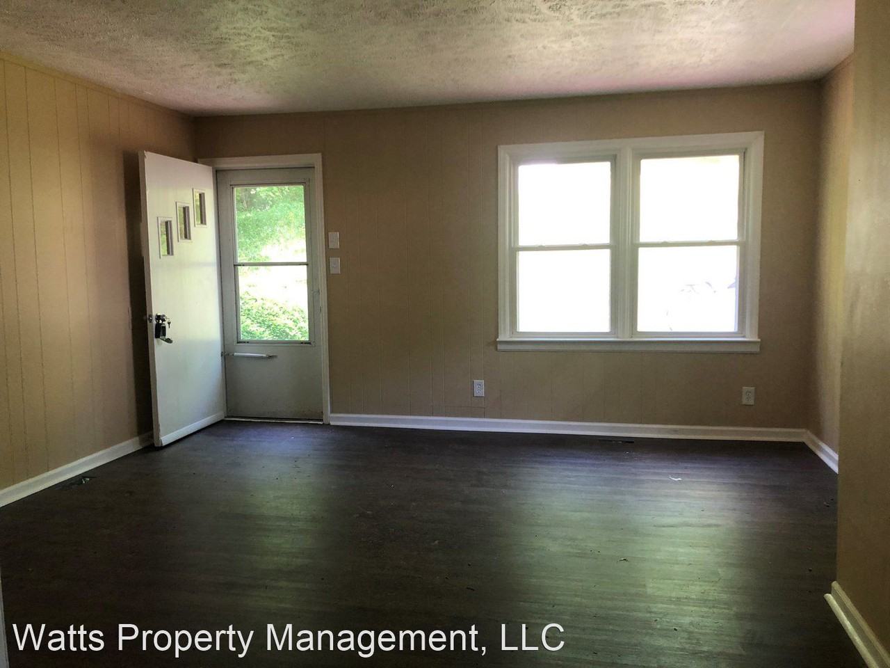 137 Central St - Photo 3 of 11