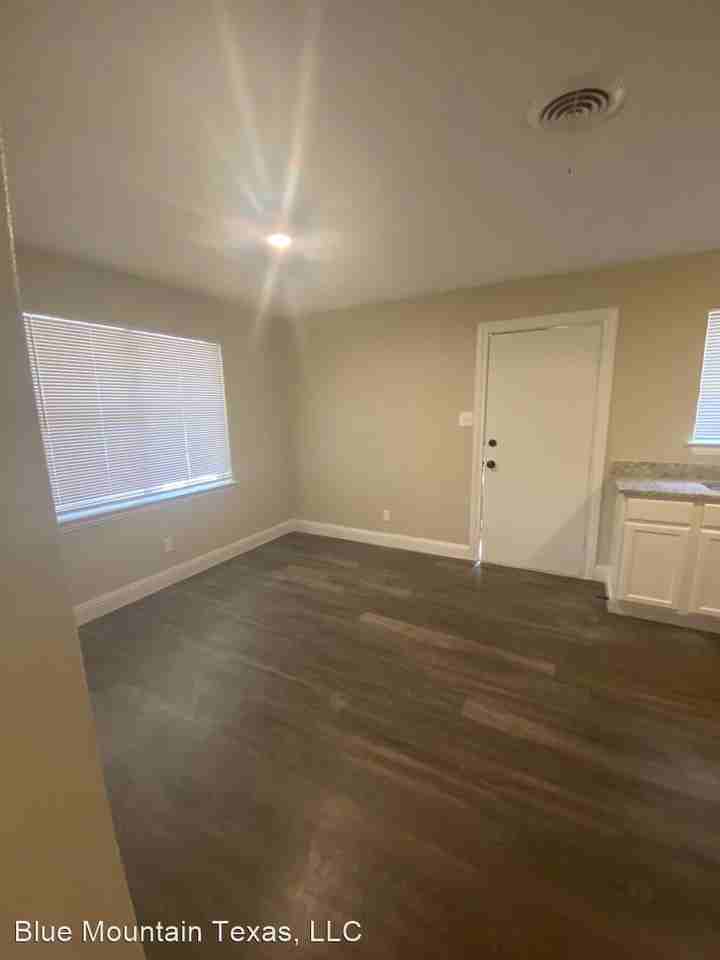 10019 Olmos Dr - Photo 3 of 11