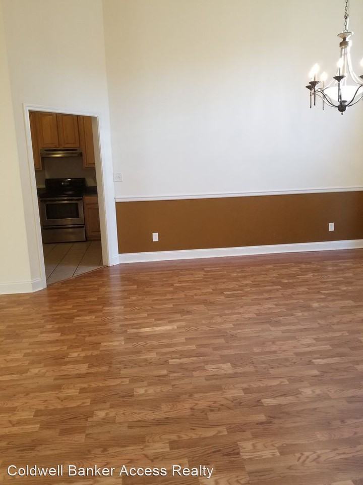 130 Manchester Ln - Photo 3 of 24